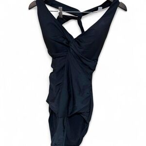 Plus sized Black one piece swimsuit‎ with twist back NWT & Liner size 20